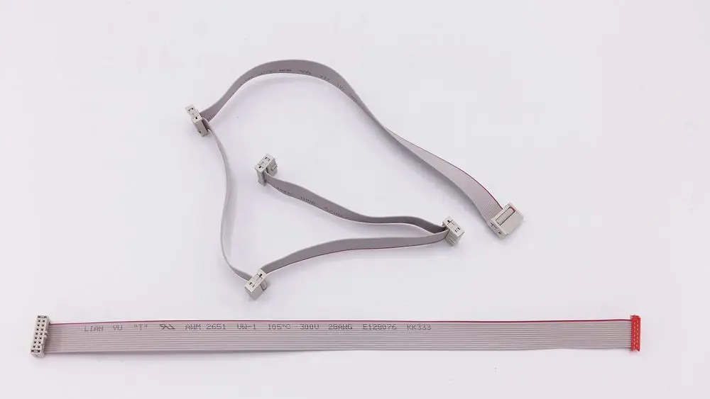 Flachbandkabel mit mehreren Abzweigungen und Steckverbindern, möglicherweise verwendet in Remeha-Anwendungen für elektrische Verbindungen.